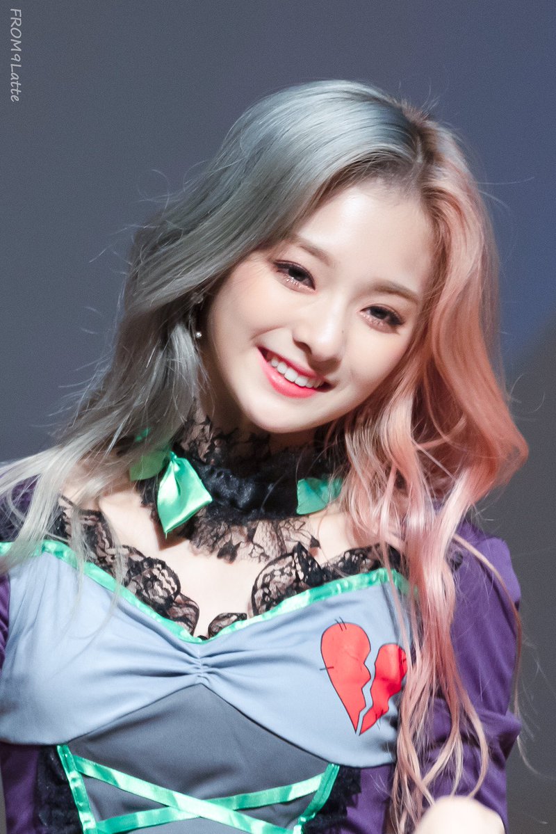 데뷔 300일기념 프로미스나인 이나경 | 인스티즈