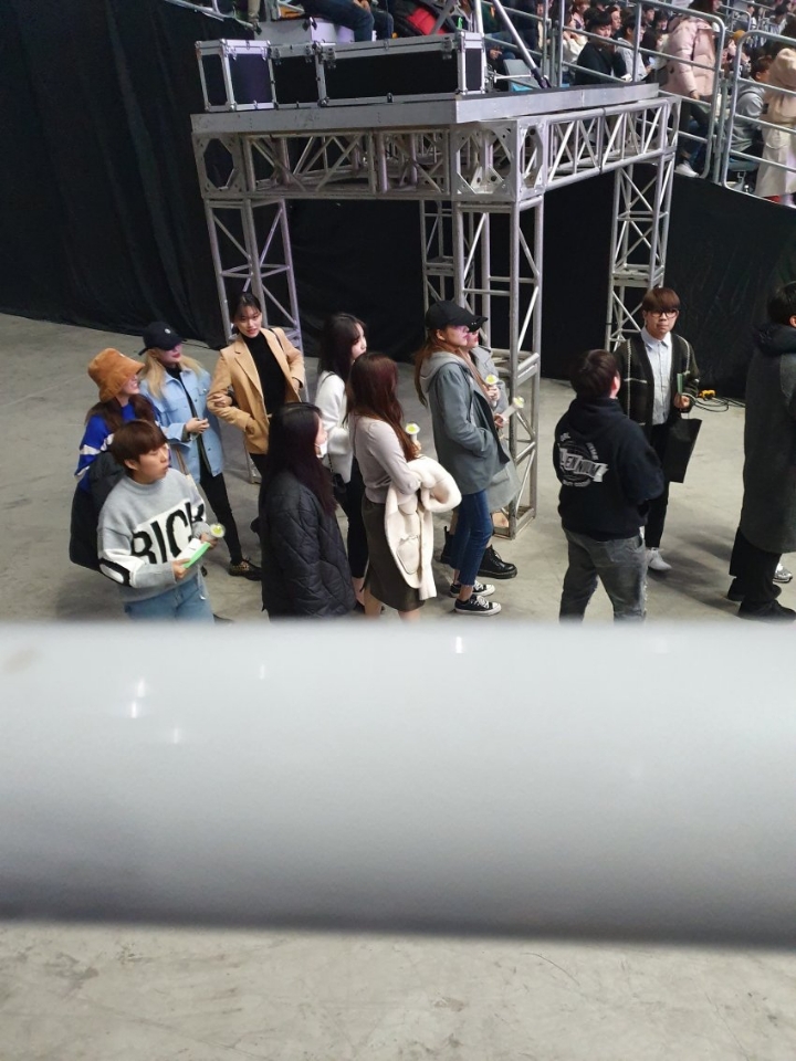 여자친구 멤버들 아이유 콘서트 감💜 | 인스티즈