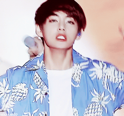 방탄소년단 뷔의 무대 위 표정 연기.gif | 인스티즈