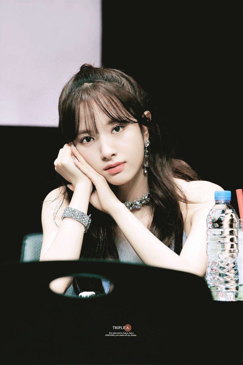 반묶음머리가 찰떡같이 어울리는 우주소녀 보나.jpg | 인스티즈