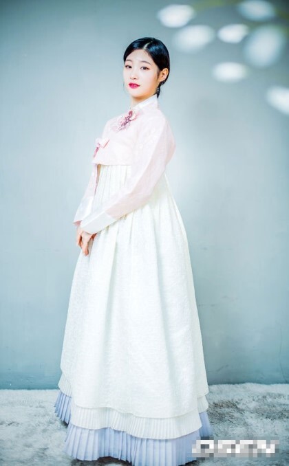 2020년 새해 기념 한복입은 정채연 .jpgif | 인스티즈