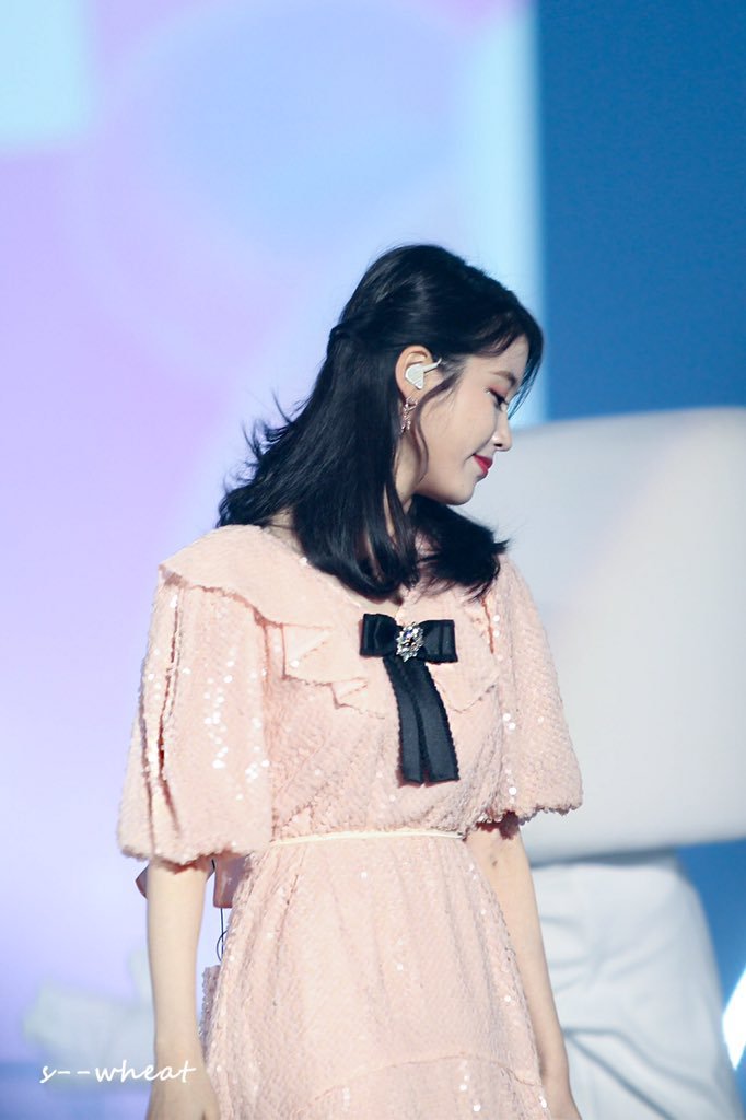 아이유 10주년 콘서트 in 서울.jpg | 인스티즈