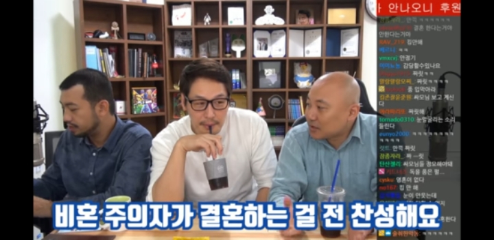 비혼주의였던 김풍에게 결혼을 권장하는 주호민 | 인스티즈