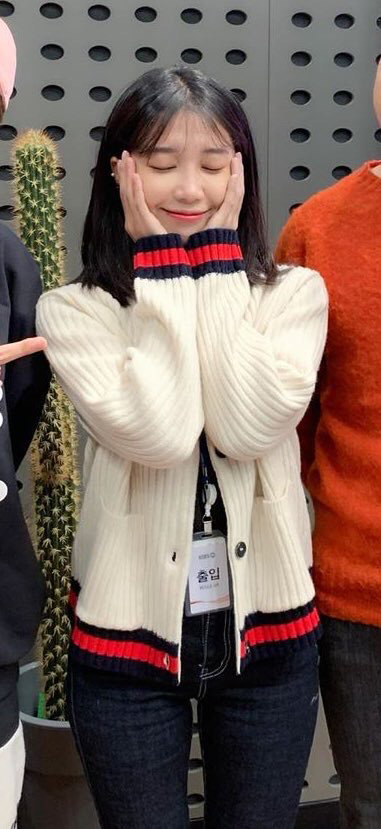 가디건 입은 믕DJ 에이핑크 정은지.jpg | 인스티즈