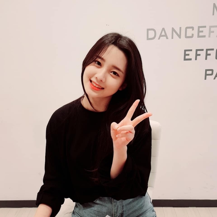 참 귀여운 바나나컬쳐ent 김나영 연습생.jpgif | 인스티즈