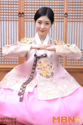 2020년 새해 기념 한복입은 정채연 .jpgif | 인스티즈