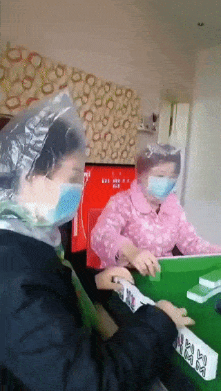 코로나 바이러스도 막지못하는 중국인들의 취미생활.gif | 인스티즈