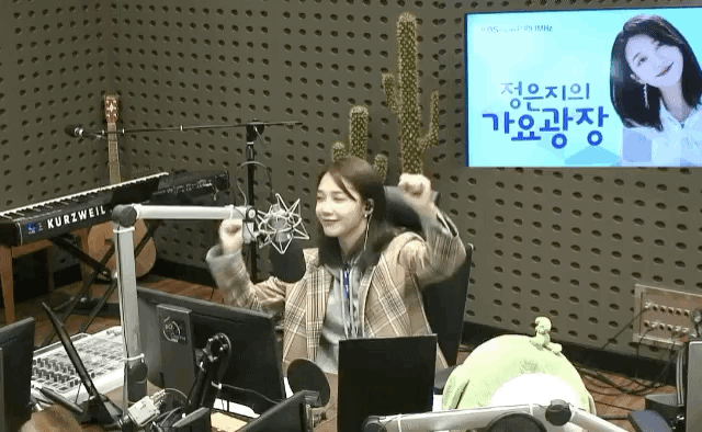 신난 에이핑크 정은지.gif | 인스티즈