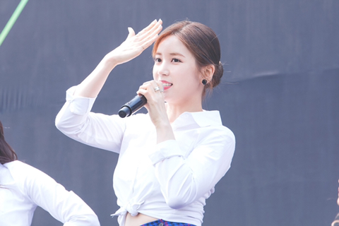 에이핑크 초롱이의 상반된 분위기.jpg | 인스티즈