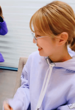 오늘자 V앱 프로미스나인 막내 백지헌.GIF | 인스티즈