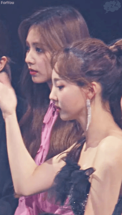 더워하는 나연.gif | 인스티즈