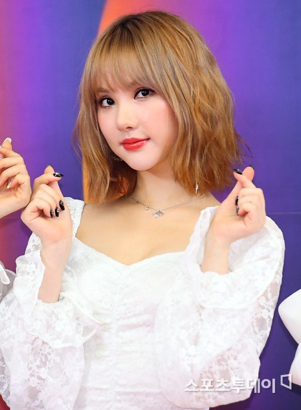 여자친구 sbs 가요대전 레드카펫.jpg | 인스티즈