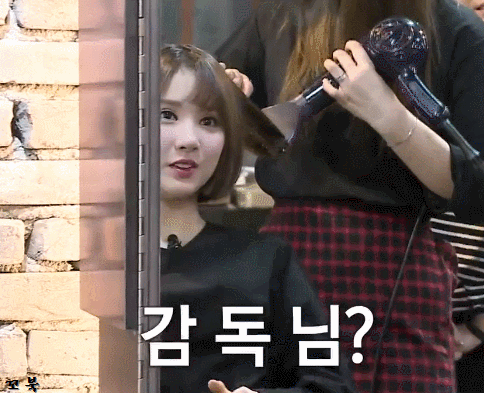 갑자기 웬 아저씨가 말걸어서 당황한 여자친구 은하.gif | 인스티즈