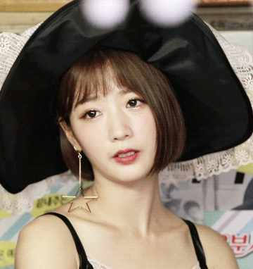 에이핑크 윤보미 단발 + 요술 모자.gif | 인스티즈