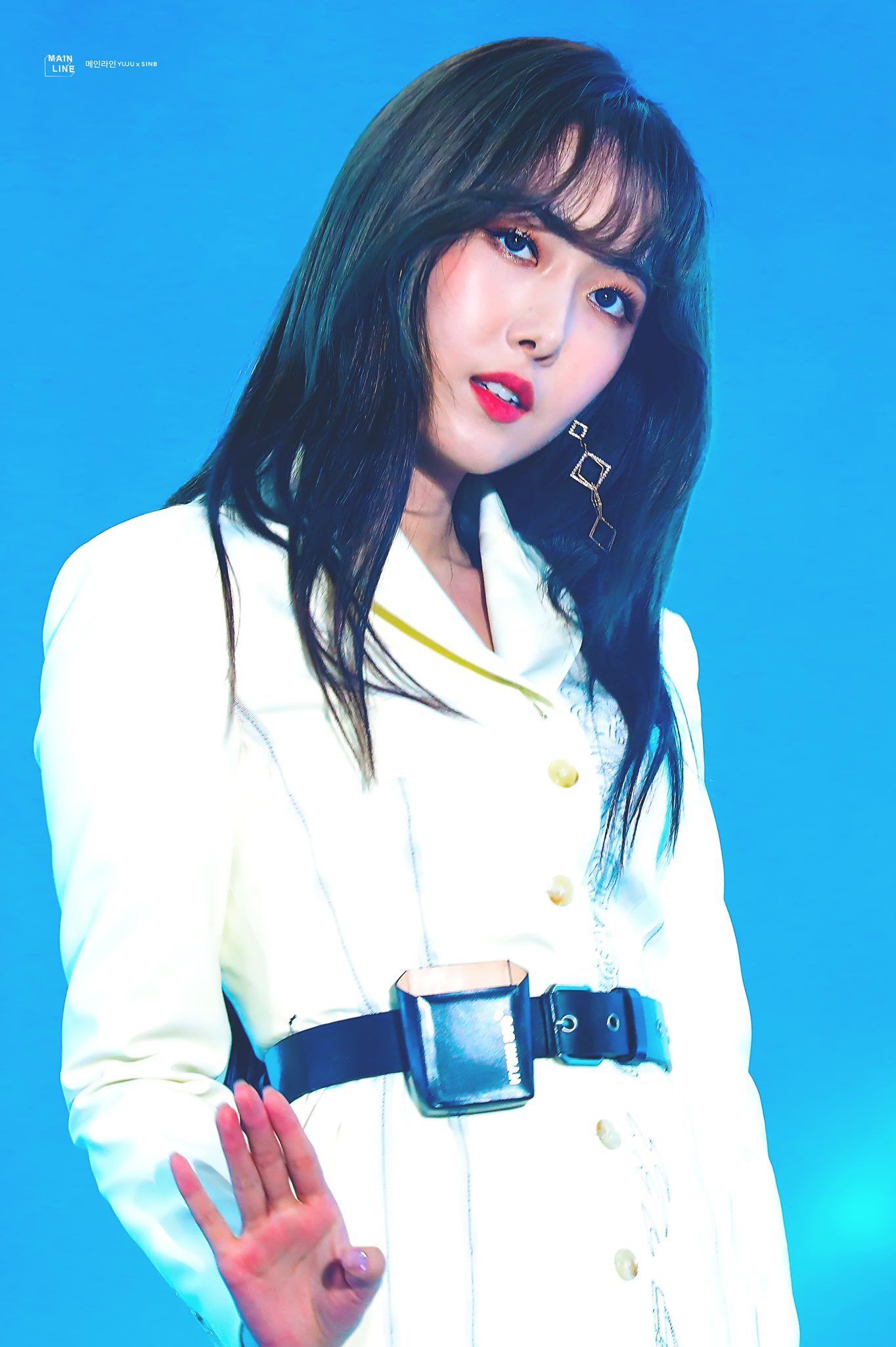 졸다가 보니까 은근히 미인인 듯한 여자친구 신비.jpgif | 인스티즈