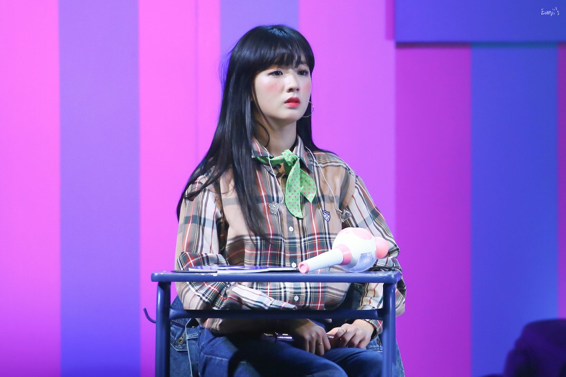 [에이핑크] 은행 갔다가 창구에서 초등학교 동창을 만나서 보미 | 인스티즈