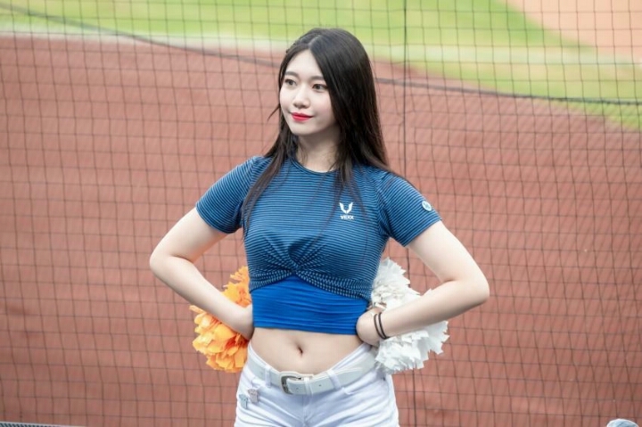 SK 치어리더 합류 소식 전하는 삼성 치어리더 출신 박현영 | 인스티즈