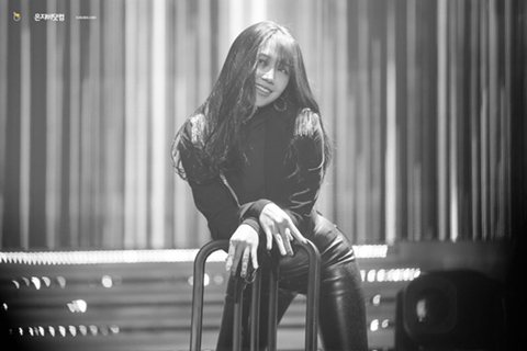 가죽 바지 입은 에이핑크 정은지.jpg | 인스티즈