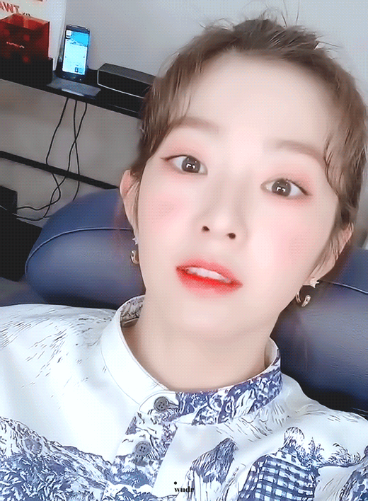 행사장에서 완전 귀여운 똥머리한 레드벨벳 아이린.jpgif | 인스티즈