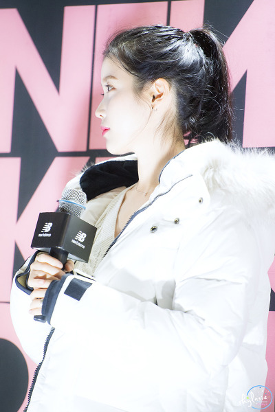 뉴발란스 토크콘서트 포니테일 아이유.jpg | 인스티즈