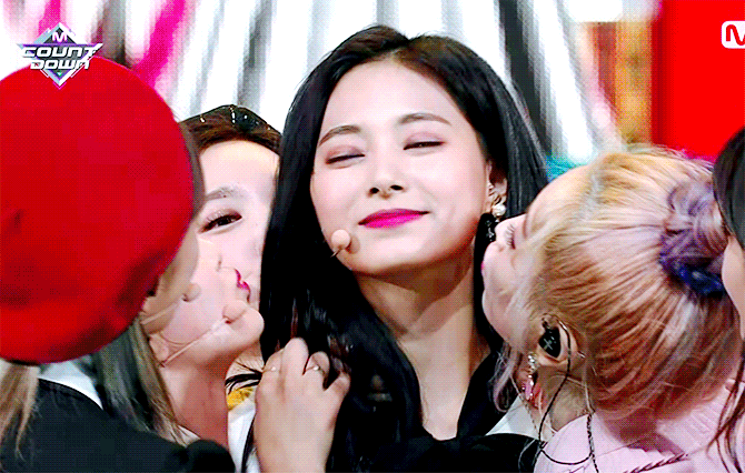 오늘자 엠카운트 다운 박살내는 트와이스 Yes or Yes 무대 | 인스티즈