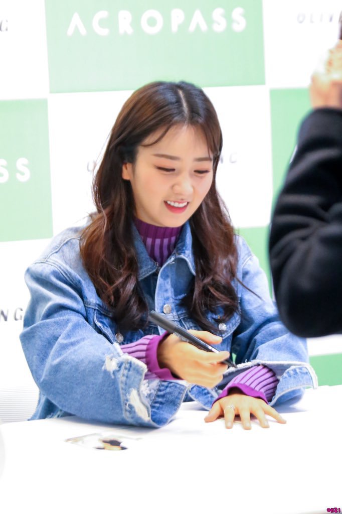 오늘자 에이핑크 윤보미 팬싸인회 + 뽐튜브 11pic | 인스티즈