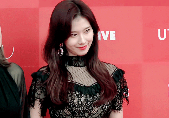 눈빛발사하는 사나.gif | 인스티즈