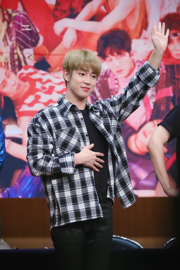 고독방에서 팬들한테 기프티콘 쏘는 아이돌 | 인스티즈