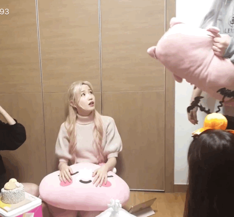 아이즈원) 네이버 브이앱에서 다음 카카오 캐릭터는 나올 수 없어! | 인스티즈