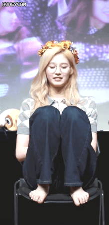 ??? : 사나는 왜 맨발이에요? | 인스티즈