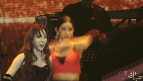 태연 콘서트 불티 움짤 모음.gif (데이터 주의) | 인스티즈