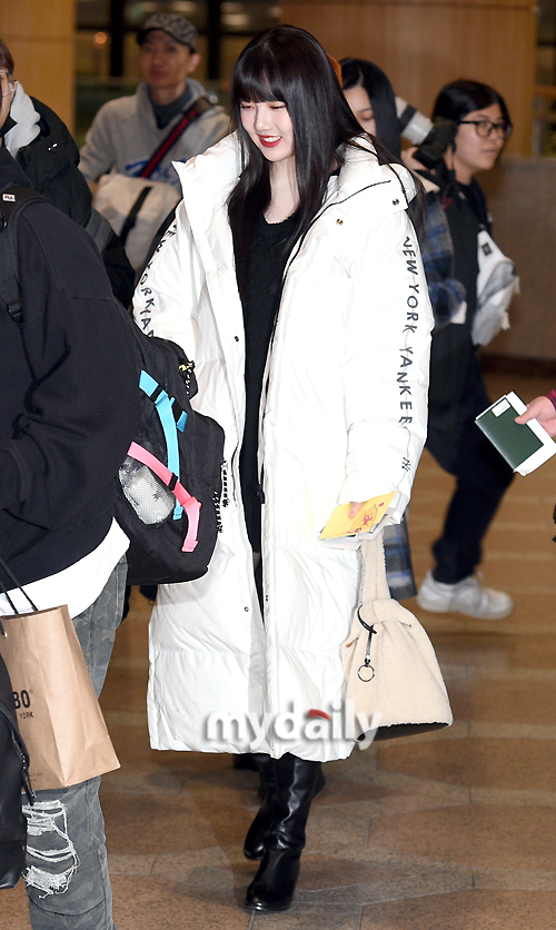 일본 공연 차 출국하는 여자친구.jpg | 인스티즈