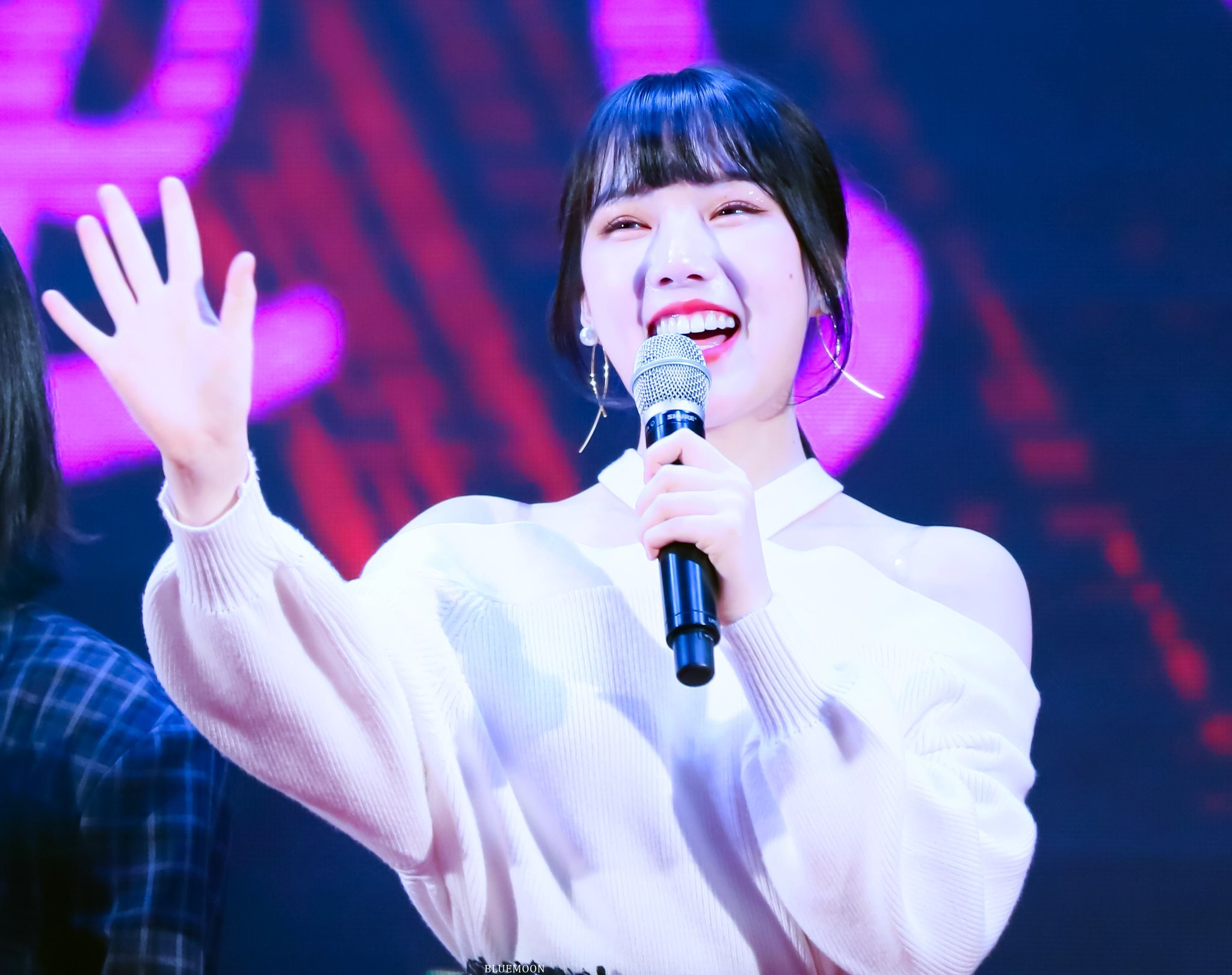 은근히 미인이지만 가끔은 귀여운거 같기도 한 여자친구 예린이.jpgif | 인스티즈