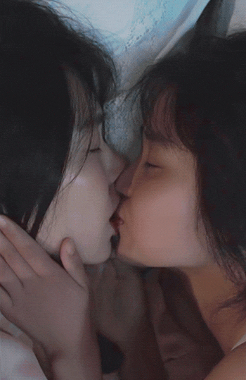 김민희 김태리 키스씬. gif | 인스티즈