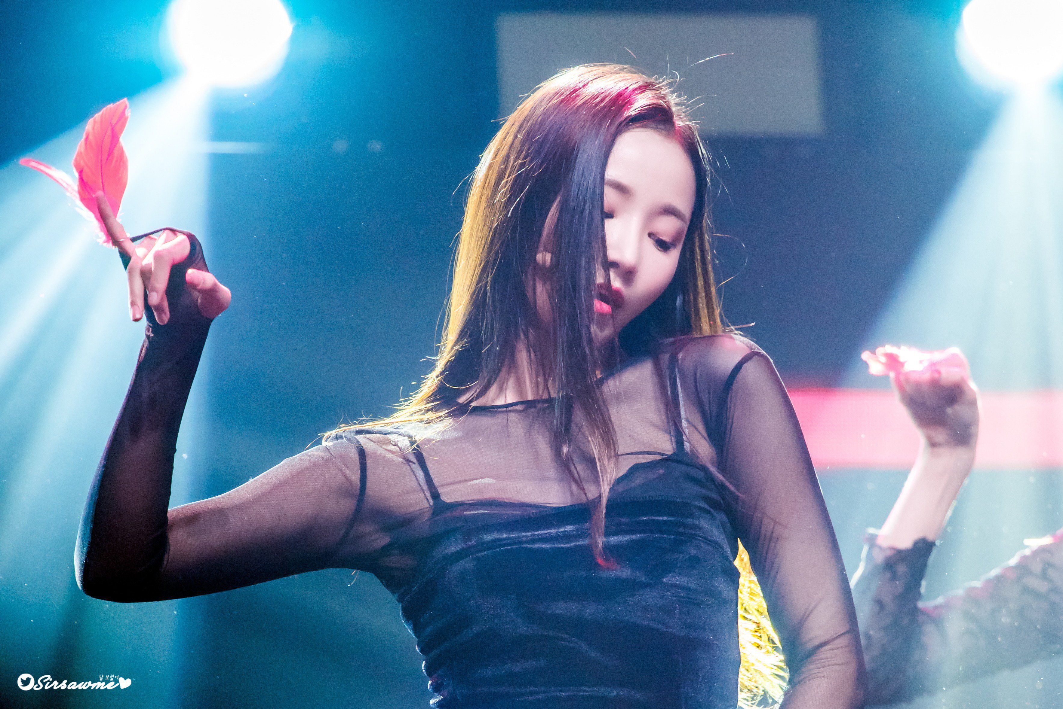 2019년 첫 모모랜드 연우.jpgif | 인스티즈