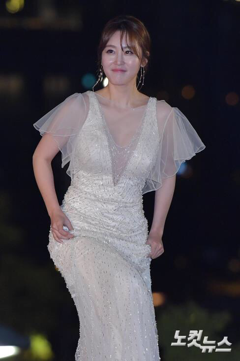 10.22 레드카펫 밟은 임금님.jpg | 인스티즈