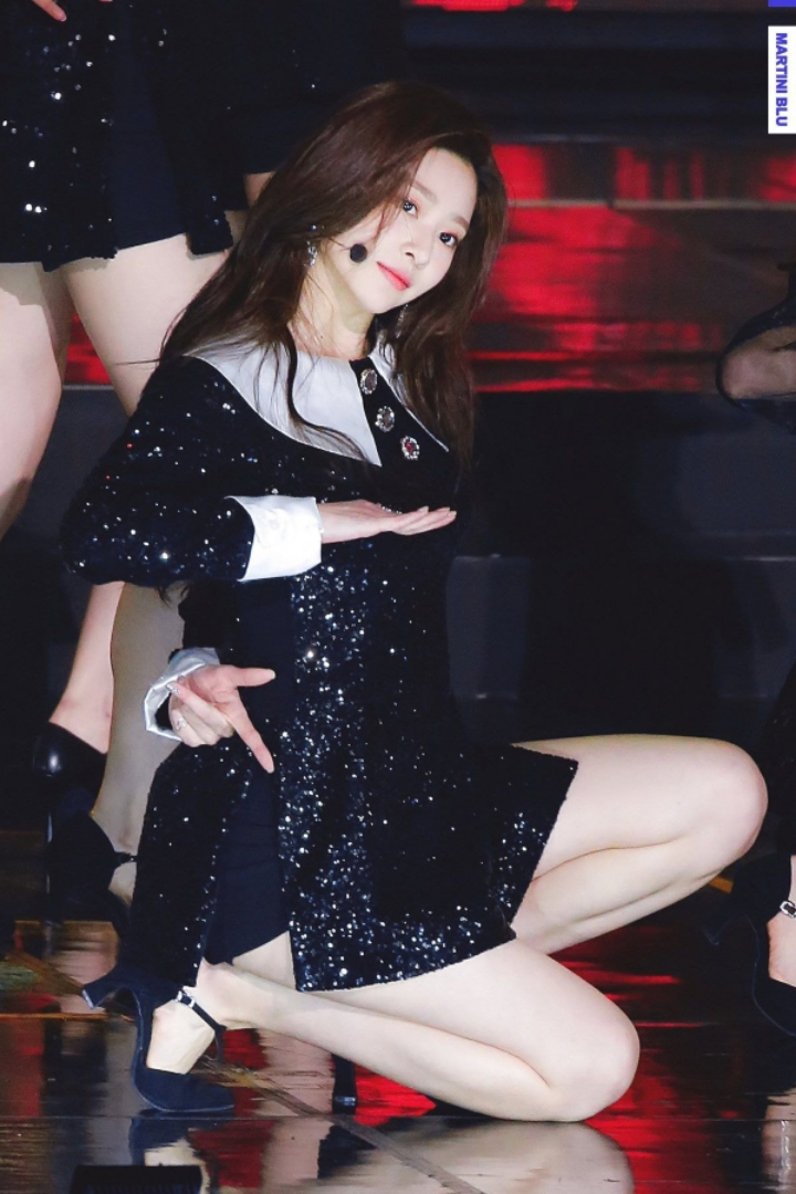 쭈굴미 넘치는 애잔한 개구리 아이즈원 김민주.jpgif | 인스티즈