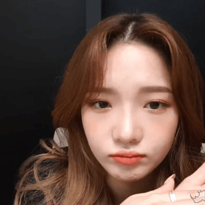 오늘자 프로미스나인 V앱공무원 지선이의 가을이 선덕선덕.gif | 인스티즈