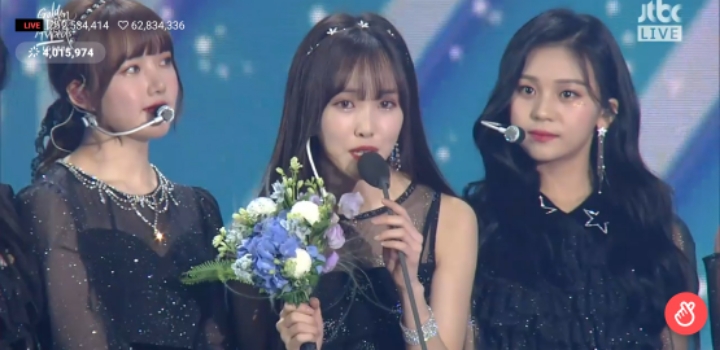 190105 골든디스크어워즈 어워즈 레전드 찍은 여자친구.jpg | 인스티즈