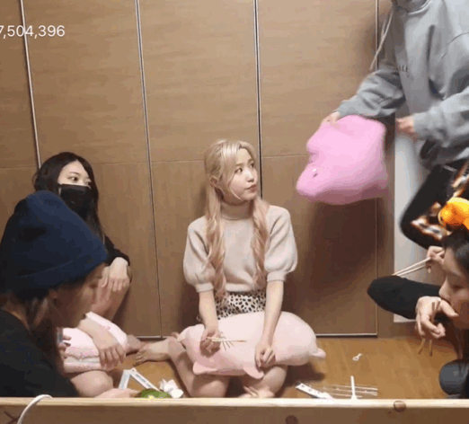 아이즈원) 네이버 브이앱에서 다음 카카오 캐릭터는 나올 수 없어! | 인스티즈