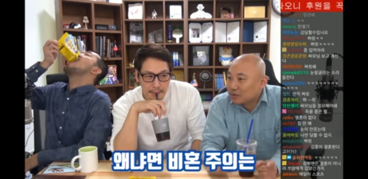 비혼주의였던 김풍에게 결혼을 권장하는 주호민 | 인스티즈