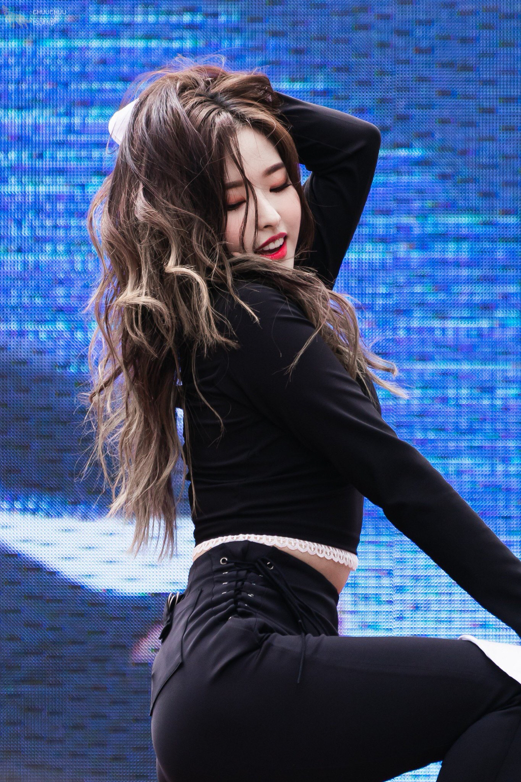 이달의소녀 아싸라비아콜롬비아내리지말고 올리비아 혜.gifs | 인스티즈