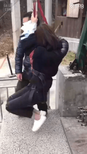 산에서 타는 놀이기구.gif | 인스티즈