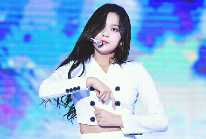 쏘스뮤직 직원분들에게 선물한 여자친구 엄지.JPG.GIF | 인스티즈