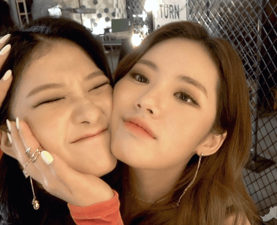 프로미스나인 소소한 다이어리 #32 세뇨리따 지원&amp;서연.gif | 인스티즈