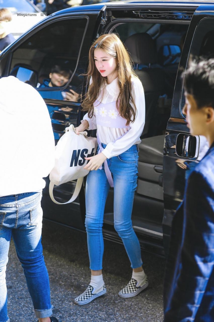 [아이즈원] 원영,예나 안녕하세요 V앱.gif | 인스티즈