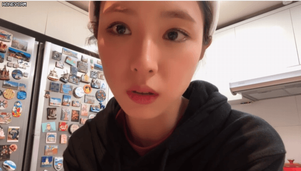 혼잣말이 어색한 유투버 신세경.gif | 인스티즈