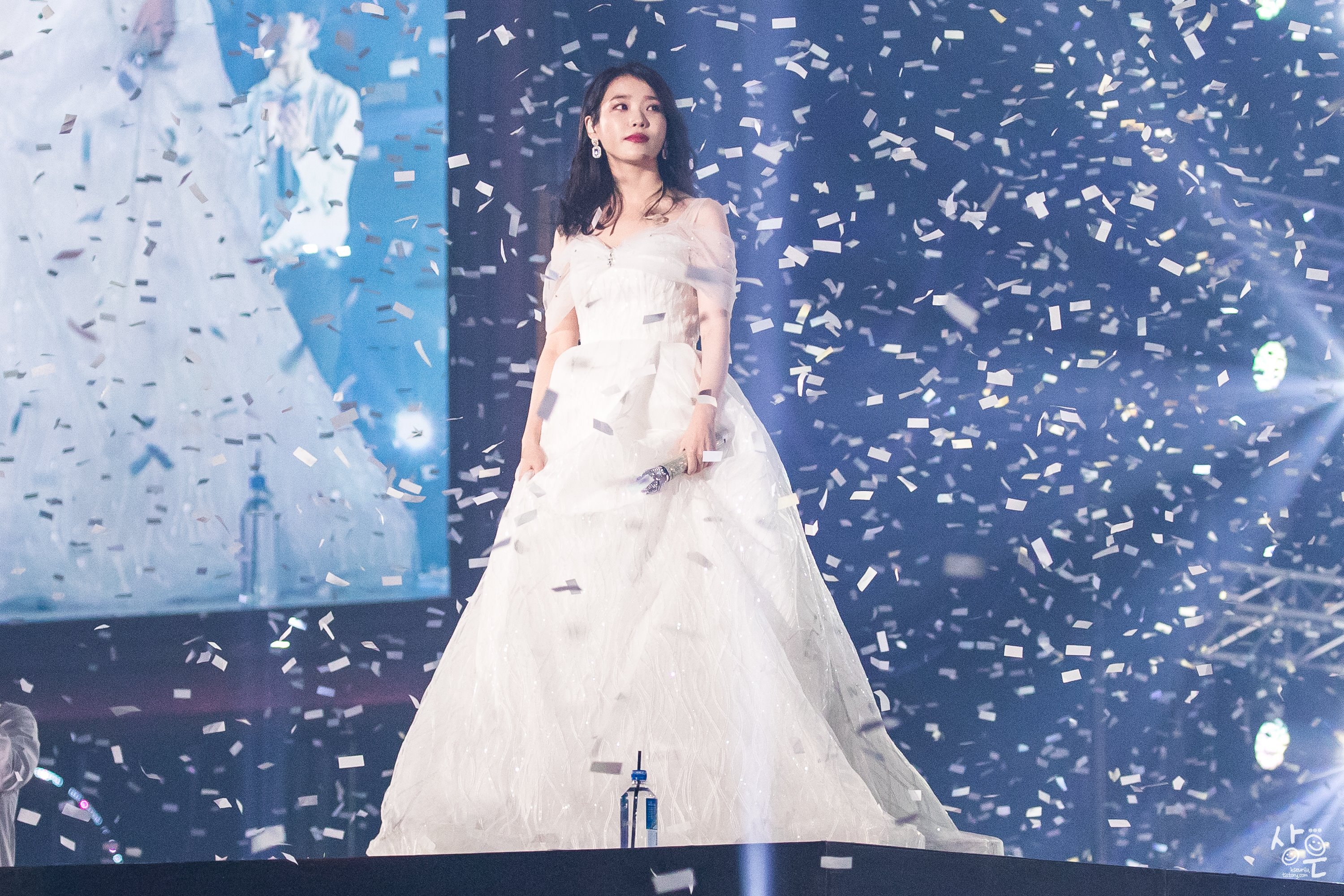 아이유 10주년 콘서트 in 서울.jpg | 인스티즈