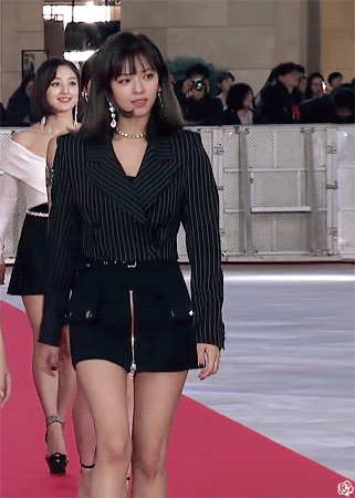 오늘자 2018 AAA 레드카펫 트와이스 정연.gif | 인스티즈