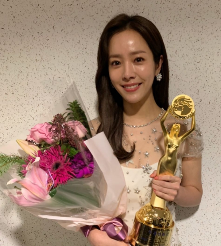지민 누나 청룡 여우주연상 수상 축하해요! (뒷북 ㅈㅅ...) | 인스티즈